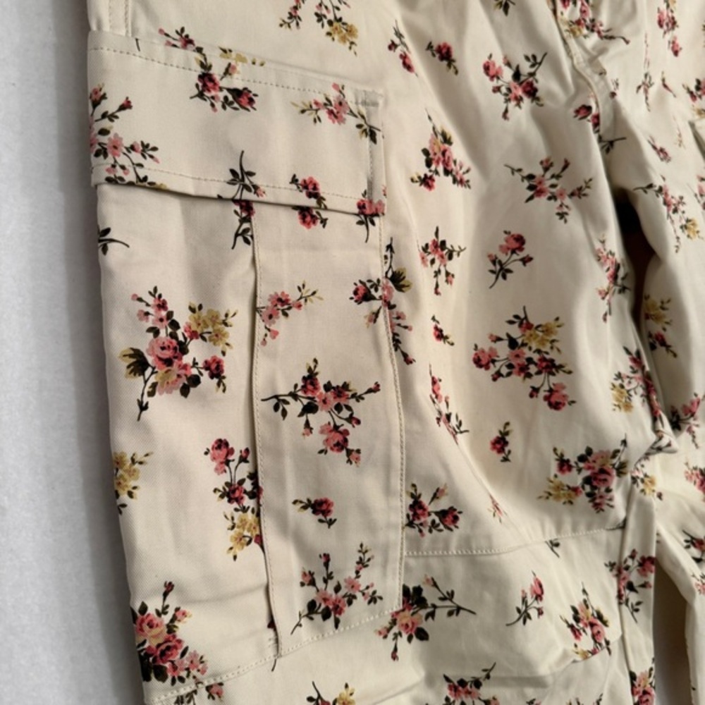 NWT HUF utility cargo pants Ivory floral pattern throughout Mens S bungee hem - Picture 4 of 15